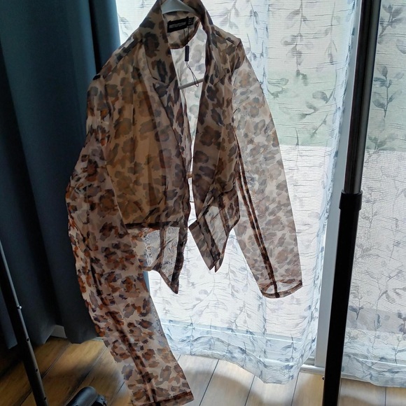 💖 crop cheetah blouse-from Pretty Little Thing size 4 - Picture 3 of 4
